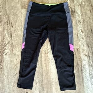 Victoria’s Secret VSX Knockout Cropped Colorblock Workout Legging